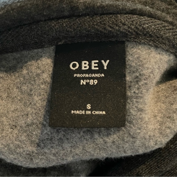 NWOT OBEY DARK GREY HOODIE S - Picture 4 of 5